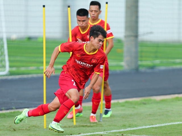 Quang Hải có buổi tập đầu tiên, đội tuyển Việt Nam vắng hai cầu thủ - Ảnh 3.