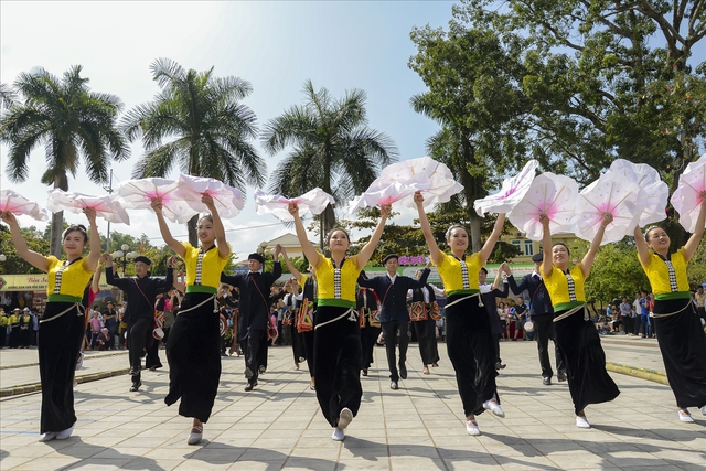 Tổ chức màn đại Xòe hơn 2000 người tại Lễ đón Bằng UNESCO ghi danh Nghệ thuật Xòe Thái - Ảnh 2.