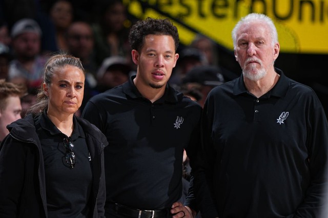 Becky Hammon: Hành trình để trở thành vị HLV nữ có "1-0-2" tại WNBA - Ảnh 2.