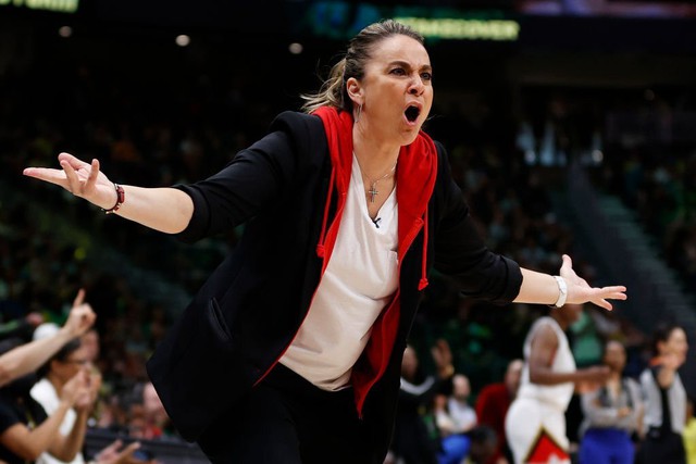 Becky Hammon: Hành trình để trở thành vị HLV nữ có "1-0-2" tại WNBA - Ảnh 3.