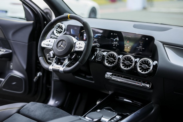 Chi tiết Mercedes-AMG GLA 45 S chính hãng: SUV thể thao giá 3,43 tỷ đồng - Ảnh 8.