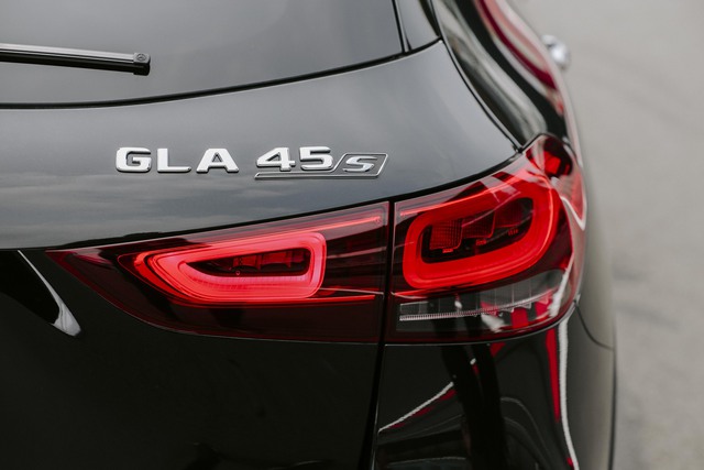 Chi tiết Mercedes-AMG GLA 45 S chính hãng: SUV thể thao giá 3,43 tỷ đồng - Ảnh 7.