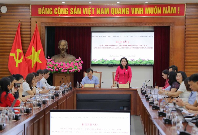 Ngày hội giao lưu văn hóa, thể thao và du lịch vùng biên giới Việt Nam-Lào lần thứ III: Thắm tình hữu nghị  - Ảnh 1.
