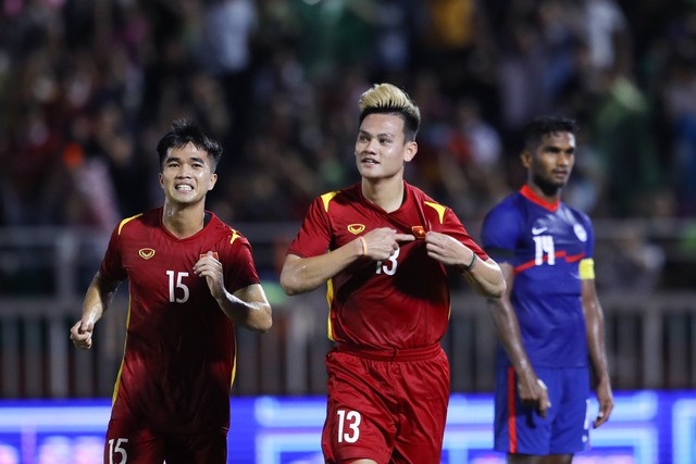 Báo Trung Quốc lo lắng khi tuyển Việt Nam thắng đậm Singapore, ấn tượng với ngôi sao 19 tuổi - Ảnh 1.