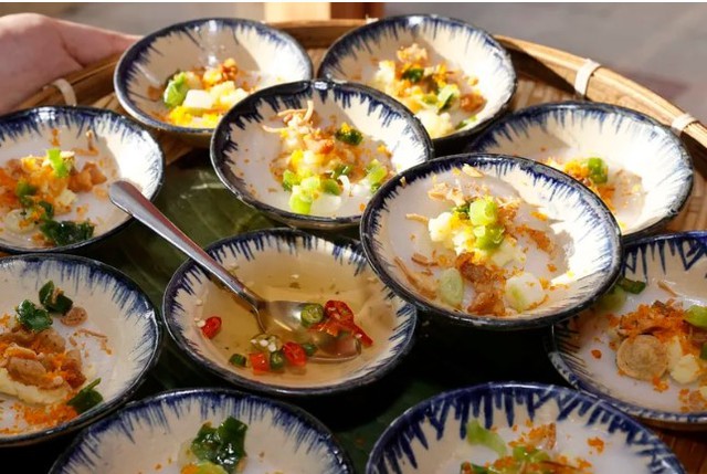 Bếp trưởng Mỹ gốc Việt nổi tiếng nhờ món bún đậu mắm tôm - Ảnh 2.