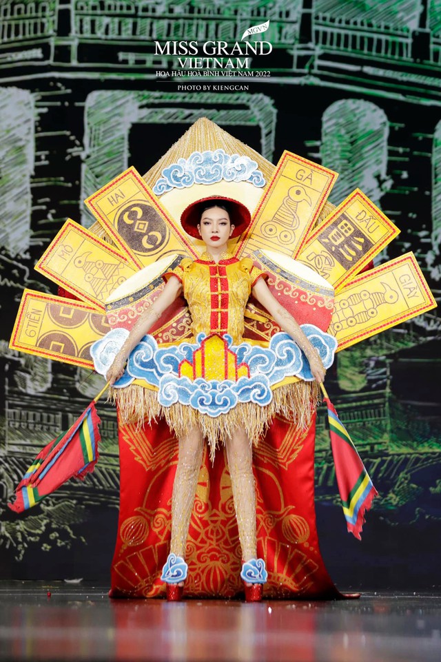 Toàn cảnh đêm thi trang phục dân tộc Hoa hậu Hoà bình Việt Nam: Thuỳ Tiên và dàn sao đổ bộ, hàng loạt thiết kế cực độc đáo - Ảnh 28.
