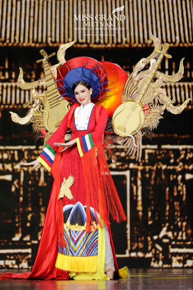 Toàn cảnh đêm thi trang phục dân tộc Hoa hậu Hoà bình Việt Nam: Thuỳ Tiên và dàn sao đổ bộ, hàng loạt thiết kế cực độc đáo - Ảnh 29.