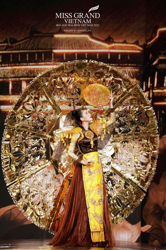 Toàn cảnh đêm thi trang phục dân tộc Hoa hậu Hoà bình Việt Nam: Thuỳ Tiên và dàn sao đổ bộ, hàng loạt thiết kế cực độc đáo - Ảnh 17.