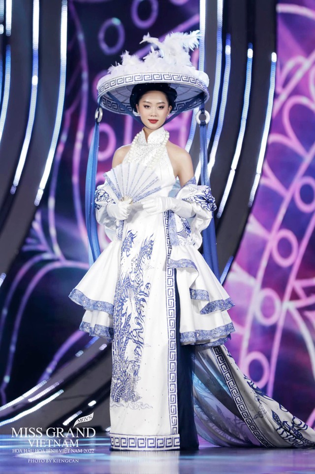 Toàn cảnh đêm thi trang phục dân tộc Hoa hậu Hoà bình Việt Nam: Thuỳ Tiên và dàn sao đổ bộ, hàng loạt thiết kế cực độc đáo - Ảnh 16.