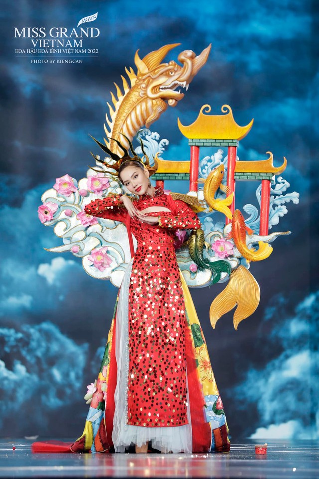 Toàn cảnh đêm thi trang phục dân tộc Hoa hậu Hoà bình Việt Nam: Thuỳ Tiên và dàn sao đổ bộ, hàng loạt thiết kế cực độc đáo - Ảnh 27.