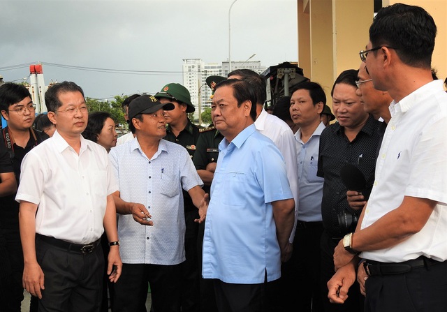 Đà Nẵng "gõ cửa” từng nhà vận động người dân sơ tán trước bão Noru - Ảnh 15.