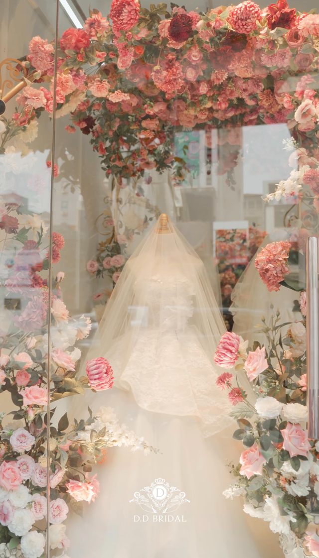 Nhà thiết kế Dung Dung: Thiết kế váy cưới là đam mê và khao khát của mình - Ảnh 4.