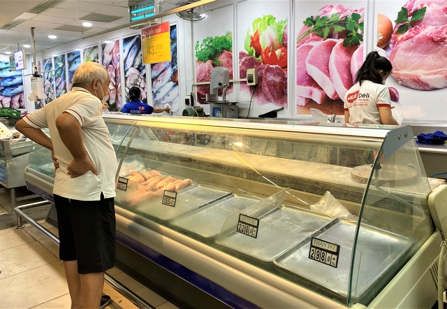 Ảnh: Người dân Đà Nẵng đổ xô đến siêu thị, chợ mua đồ trước bão - Ảnh 15.