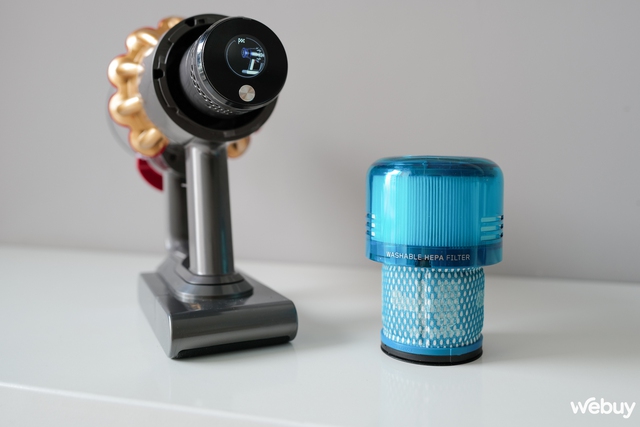 Trải nghiệm nhanh Dyson V15 Detect Absolute: Một chiếc máy hút bụi khiến bất kỳ người đàn ông nào cũng muốn làm việc nhà - Ảnh 13. Trải nghiệm nhanh Dyson V15 Detect Absolute: Một chiếc máy hút bụi khiến bất kỳ người đàn ông nào cũng muốn làm việc nhà - Ảnh 13.