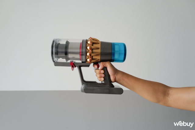 Trải nghiệm nhanh Dyson V15 Detect Absolute: Một chiếc máy hút bụi khiến bất kỳ người đàn ông nào cũng muốn làm việc nhà - Ảnh 7. Trải nghiệm nhanh Dyson V15 Detect Absolute: Một chiếc máy hút bụi khiến bất kỳ người đàn ông nào cũng muốn làm việc nhà - Ảnh 7.