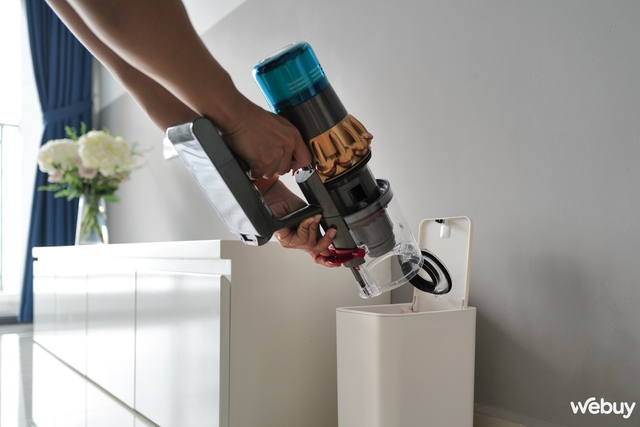 Trải nghiệm nhanh Dyson V15 Detect Absolute: Một chiếc máy hút bụi khiến bất kỳ người đàn ông nào cũng muốn làm việc nhà - Ảnh 17. Trải nghiệm nhanh Dyson V15 Detect Absolute: Một chiếc máy hút bụi khiến bất kỳ người đàn ông nào cũng muốn làm việc nhà - Ảnh 17.