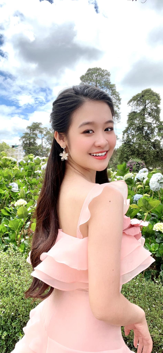 Sao nhí Việt đọ sắc cùng nàng hậu khủng: Thân thiết với Thuỳ Tiên - Tiểu Vy đến cả đương kim Miss World  - Ảnh 15.