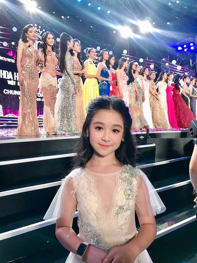 Sao nhí Việt đọ sắc cùng nàng hậu khủng: Thân thiết với Thuỳ Tiên - Tiểu Vy đến cả đương kim Miss World  - Ảnh 7.