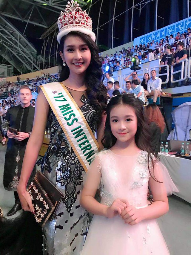 Sao nhí Việt đọ sắc cùng nàng hậu khủng: Thân thiết với Thuỳ Tiên - Tiểu Vy đến cả đương kim Miss World  - Ảnh 14.
