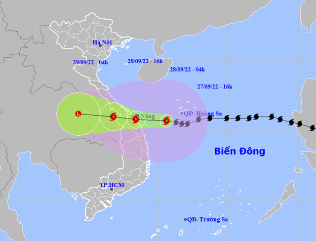 Bão số 4 giật cấp 17 áp sát đất liền, đổ bộ đất liền khu vực Thừa Thiên Huế-Quảng Ngãi đêm nay - Ảnh 1.