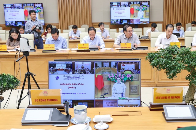 Thủ tướng Phạm Minh Chính triệu tập cuộc họp ứng phó khẩn cấp bão số 4 - Ảnh 3.