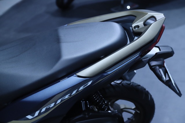 Ảnh thực tế Honda Vario 125 2023 vừa ra mắt: Giá quy đổi từ 35 triệu đồng, dễ tạo cơn sốt tại Việt Nam - Ảnh 8.