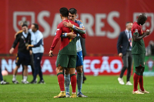 Ronaldo lại ném băng đội trưởng Bồ Đào Nha - Ảnh 2.