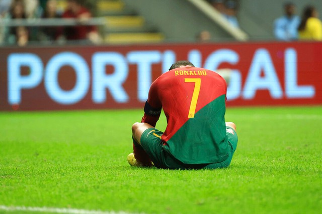 Ronaldo lại ném băng đội trưởng Bồ Đào Nha - Ảnh 8.