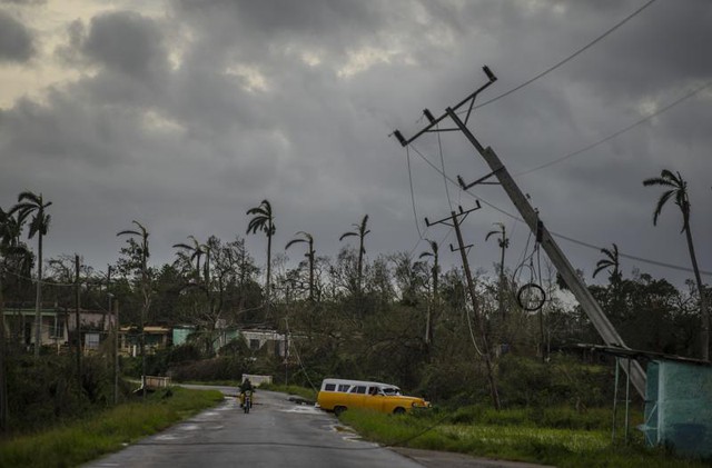 Người dân Cuba &quot;sốc nặng&quot; trước những thiệt hại do bão Ian gây ra - Ảnh 1.