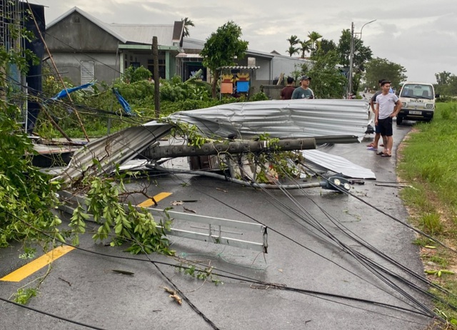9.427 trạm biến áp bị sự cố mất điện do bão Noru - Ảnh 3.
