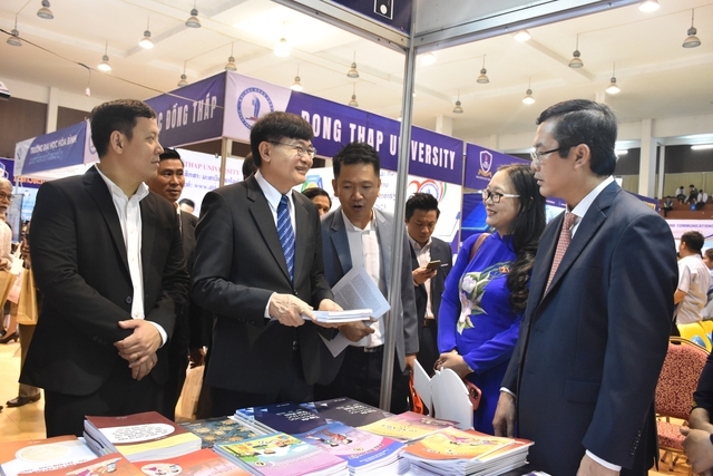 Việt Nam - Lào thúc đẩy hợp tác giáo dục - Ảnh 2.