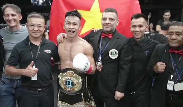 Tung đòn đấm hạ gục đối thủ Philippines, võ sĩ Việt Nam giành đai vô địch thế giới lịch sử  - Ảnh 3.