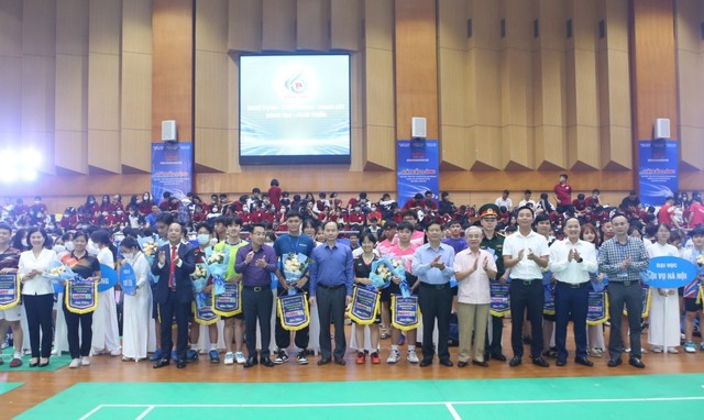Khai mạc Giải Cầu lông Học sinh - Sinh viên TP Hà Nội mở rộng tranh Cúp báo Tuổi trẻ Thủ đô lần thứ IX - Ảnh 1.