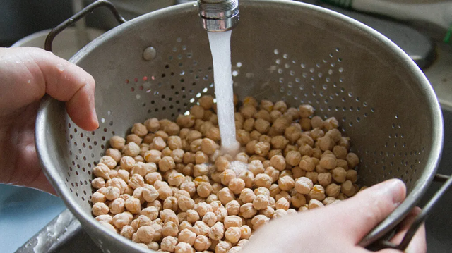 Muốn giảm cholesterol, hãy thực hiện 5 thay đổi trong lối sống  - Ảnh 1.