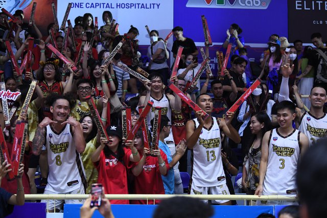 Vô địch VBA 2022, Saigon Heat đoạt &quot;Cú ăn 3&quot; đầu tiên trong lịch sử - Ảnh 4.