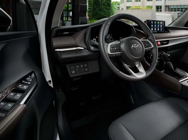 Toyota Vios 2023 ra mắt sát vách Việt Nam: Đẹp, động cơ mạnh mẽ - Ảnh 4.