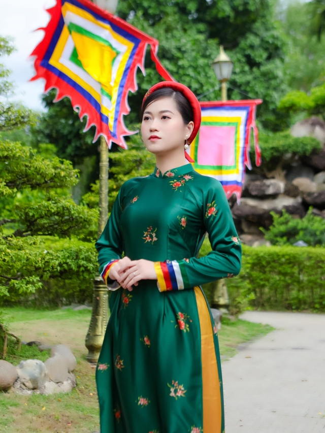 Sao Việt dự giỗ tổ Sân khấu: Trịnh Kim Chi làm lễ trang nghiêm, dàn nghệ sĩ rộn ràng tề tựu  - Ảnh 10.