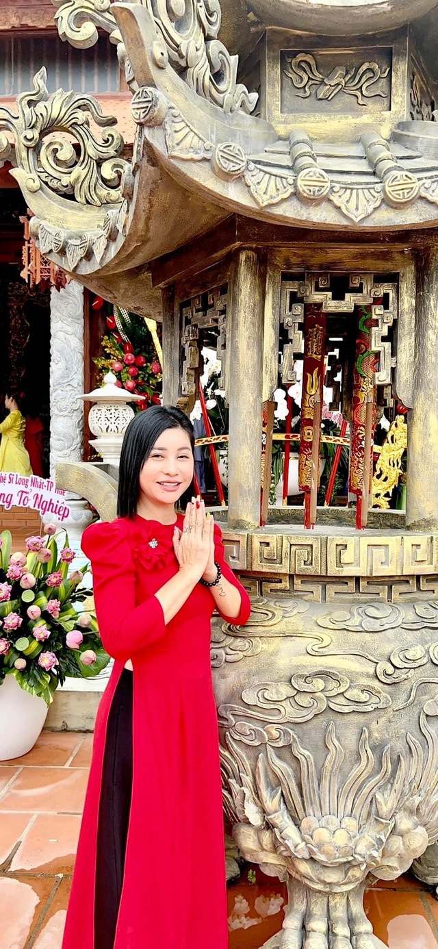Trấn Thành, vợ chồng Trường Giang cùng dàn sao Việt tụ họp tại đền thờ tổ của NS Hoài Linh  - Ảnh 13.