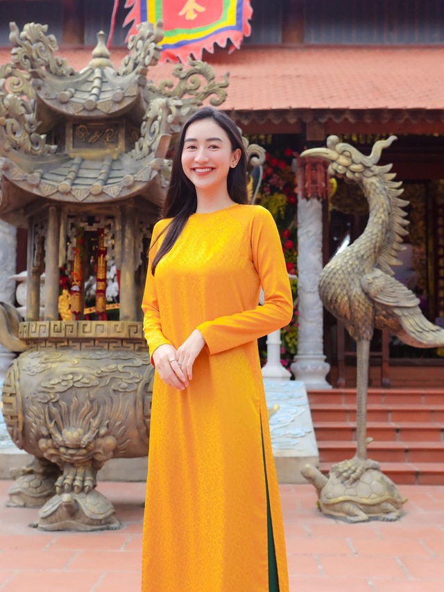 Trấn Thành, vợ chồng Trường Giang cùng dàn sao Việt tụ họp tại đền thờ tổ của NS Hoài Linh  - Ảnh 14.