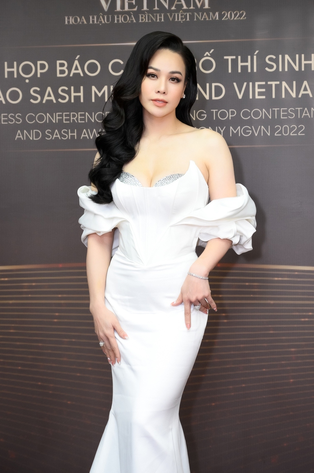 Thảm đỏ Miss Grand Vietnam 2022: Thùy Tiên nổi bật cùng các Hoa hậu quốc tế, dàn thí sinh đổ bộ nhận sash - Ảnh 10.