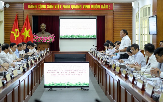 Bộ trưởng Nguyễn Văn Hùng: Xây dựng văn hóa doanh nghiệp trên hai trụ cột chính là chấp hành quy định pháp luật và trách nhiệm với xã hội - Ảnh 1.