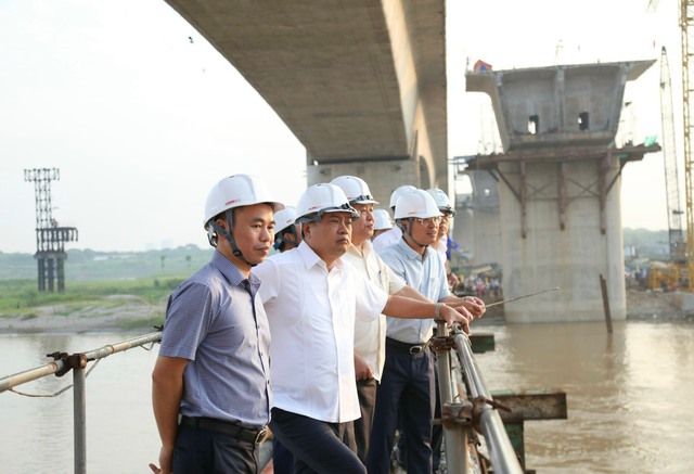 Chủ tịch Hà Nội kiểm tra tiến độ thi công các dự án giao thông trọng điểm - Ảnh 1.
