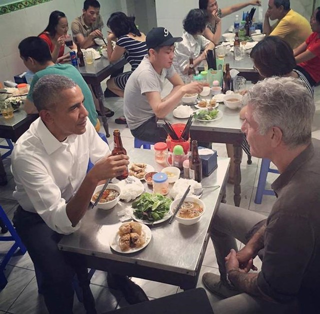 Hàng &quot;bún chả Obama&quot; lừng danh tại Hà Nội sau 6 năm giờ thế nào? - Ảnh 1.