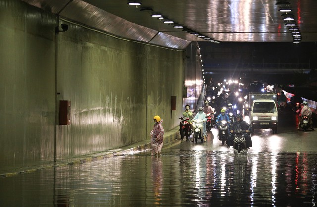 Hầm chui trăm tỷ ở Đà Nẵng ngập nước do hệ thống bơm tự động bị hỏng - Ảnh 1.