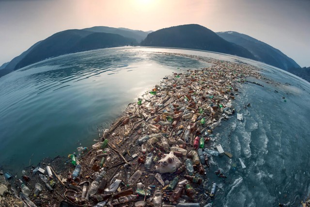 Lộ diện &quot;thủ phạm&quot; của đảo rác khổng lồ trên Thái Bình Dương: Là hoạt động nuôi sống hàng triệu người - Ảnh 1.