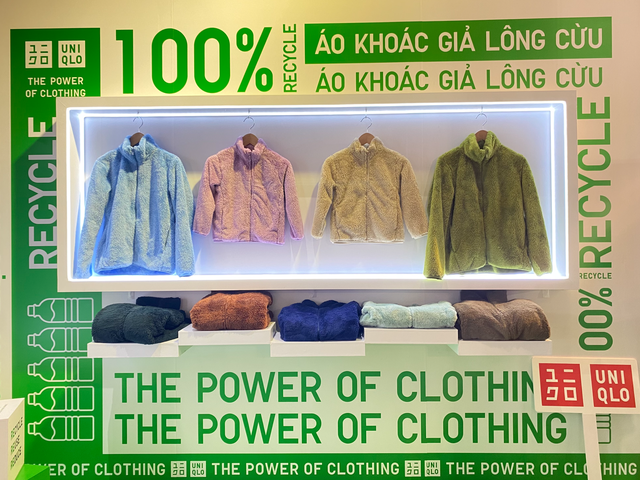 Bán một mẫu áo 28 năm vẫn đắt khách và chiến lược &quot;xanh hoá&quot; của Uniqlo - Ảnh 1.