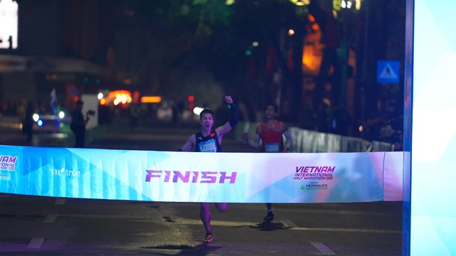 Đỗ Thị Oanh, Nguyễn Quốc Luật lên ngôi tại giải bán Marathon Quốc tế Việt Nam 2023  - Ảnh 2.
