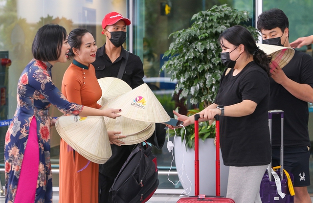 395 chuyến bay chở 58.000 du khách đến Đà Nẵng dịp Tết Dương lịch - Ảnh 2.