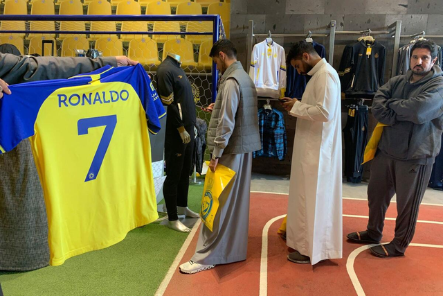 Từng khước từ Trung Đông, nhưng giờ là lúc Ronaldo trở thành biểu tượng mới của Ả Rập Xê Út - Ảnh 2.
