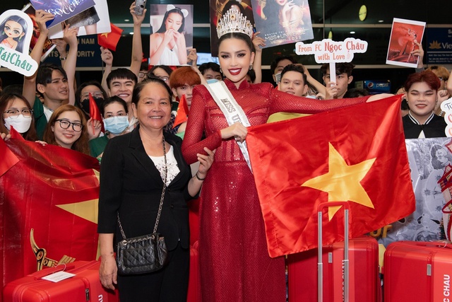 Ngọc Châu diện chiếc áo của mẹ, tiết lộ về vòng phỏng vấn kín tại Miss Universe 2022 - Ảnh 3.